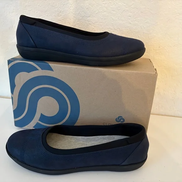 Women's navy Clarks CLOUD STEPPERS Ayla low ballet slip on flats / shoes , 9.5 - Picture 1 of 4